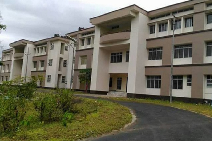 https://cache.careers360.mobi/media/colleges/social-media/media-gallery/25700/2019/9/21/Campus View of Barak Valley Engineering College Karimganj_Campus-View.png
